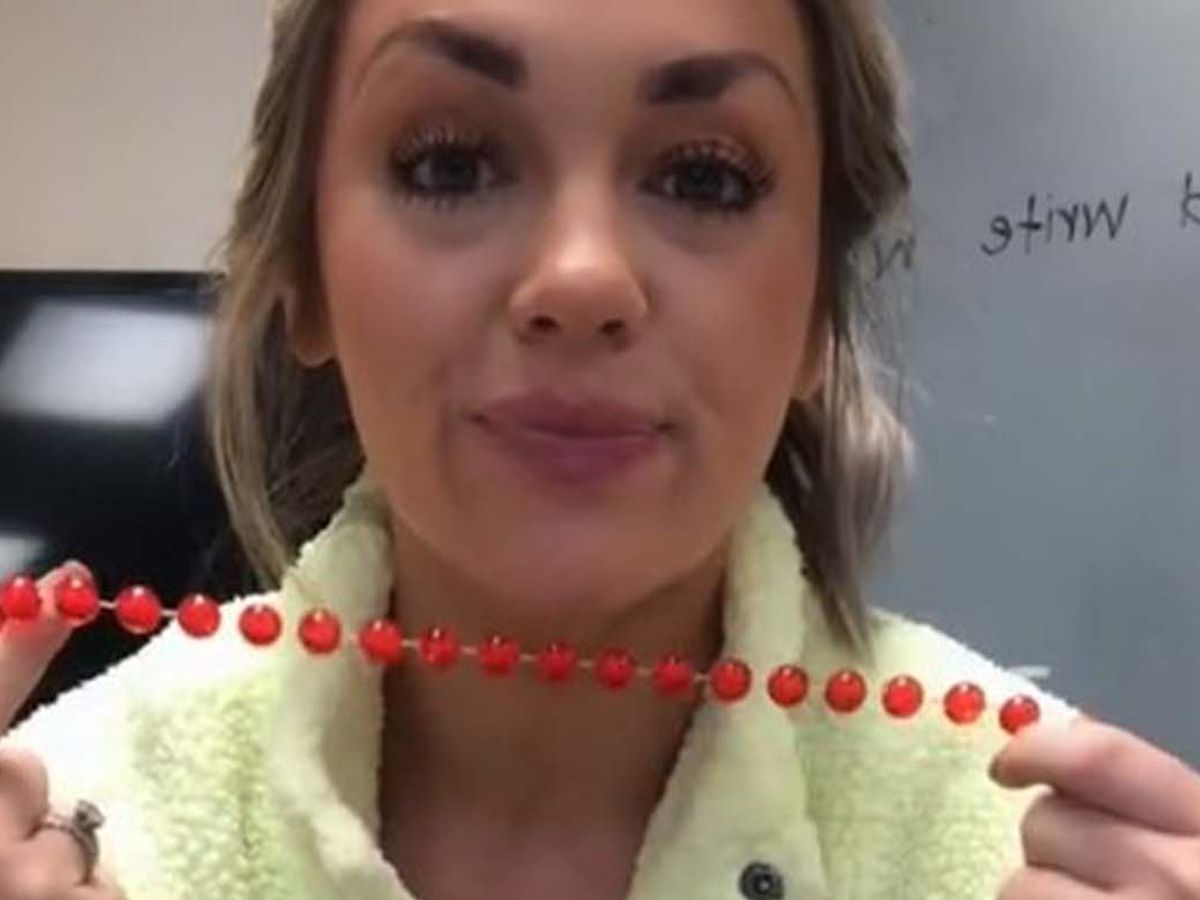 Parenting Hack Teacher Shares Hack To Make Sure Kids Never Interrupt You Get A No No Necklace It S A Game Changer 9honey