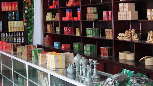 북한 평양의 고급 식품점.