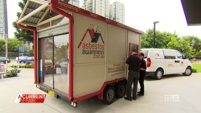 The grey nomads towing asbestos awareness around the country