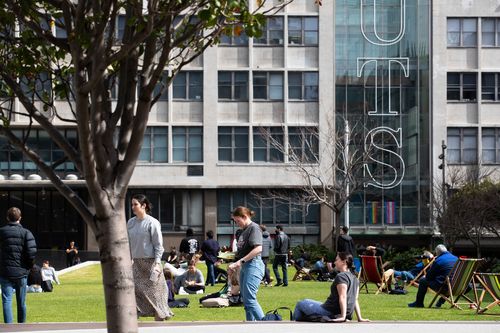 Alunos da University of Technolgy, Sydney, classificada entre as 200 melhores universidades do mundo. Foto de 2 de setembro de 2020: Janie Barrett