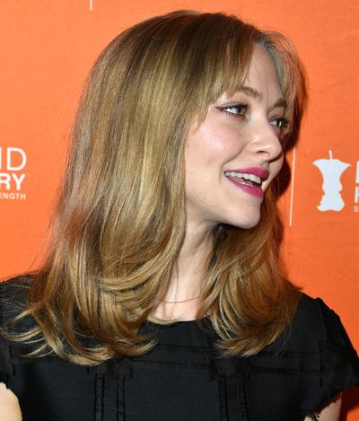 Amanda Seyfried chopped and changed and in a mighty big way. Is it a clip in fringe? That remains to be seen, but permanent or not, we love.