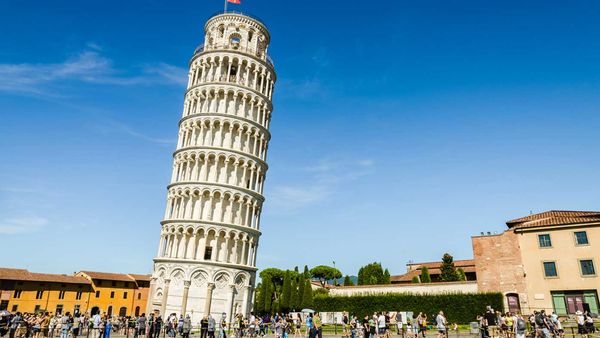 Leaning tower of Pisa, Italy