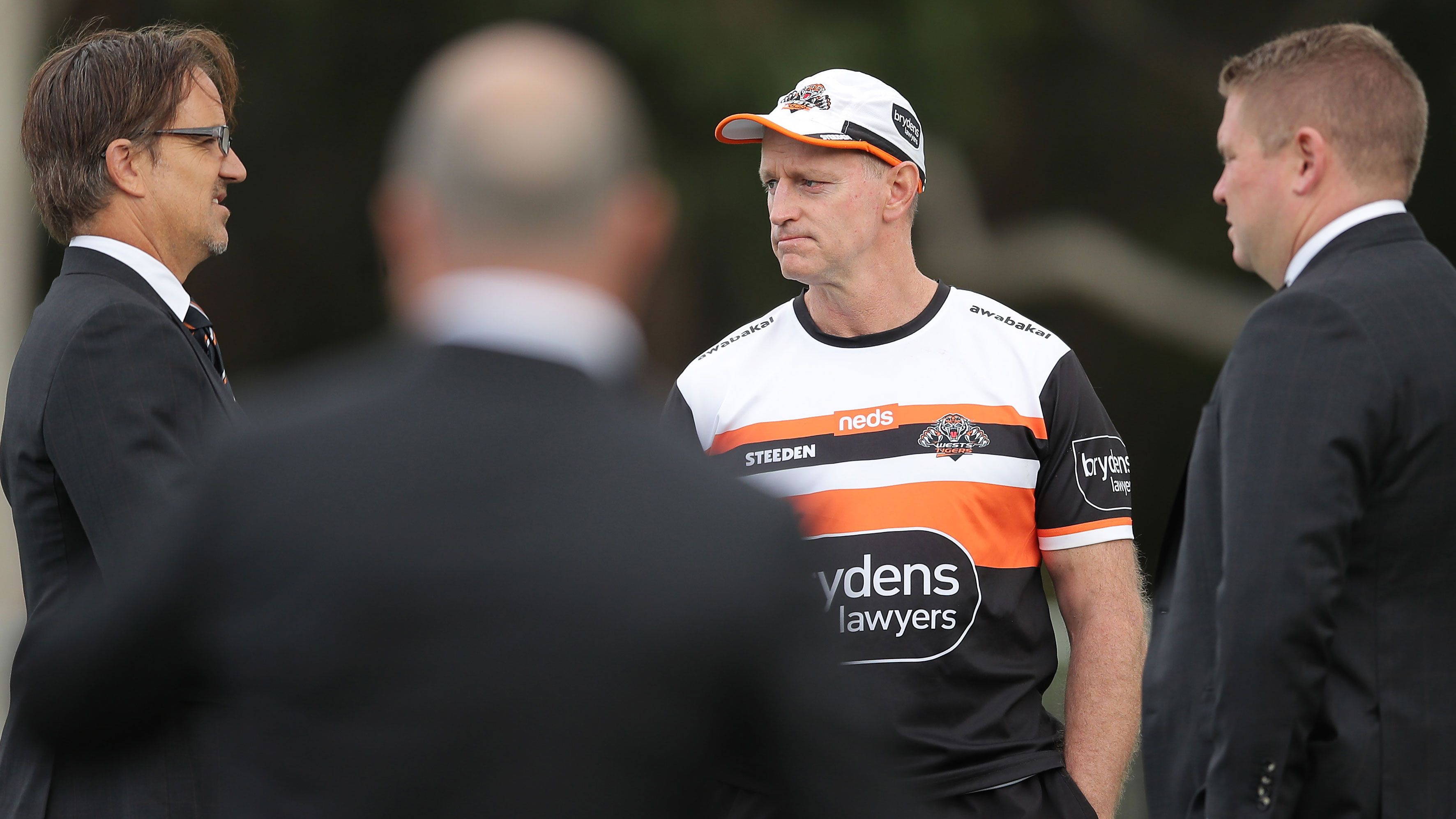 Michael Maguire talking with Wests Tigers CEO Justin Pascoe (left).