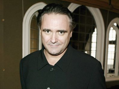 LONDON - 2 DESEMBER: Tony Slattery menghadiri makan siang Natal UKTv di Mosimann's Restaurant di West Halkin Street pada tanggal 2 Desember 2003 di London (Foto oleh Gareth Davies/Getty Images) *** Keterangan Lokal *** Tony Slattery