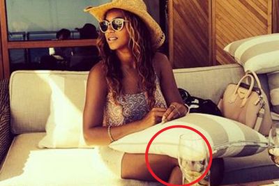 Don't you hate when you sit down in a super-cute pair of shorts and gravity takes hold of your thighs? So does Beyonce. <br/><br/>Fans called out their Queen after spying distorted lines around her wine.
