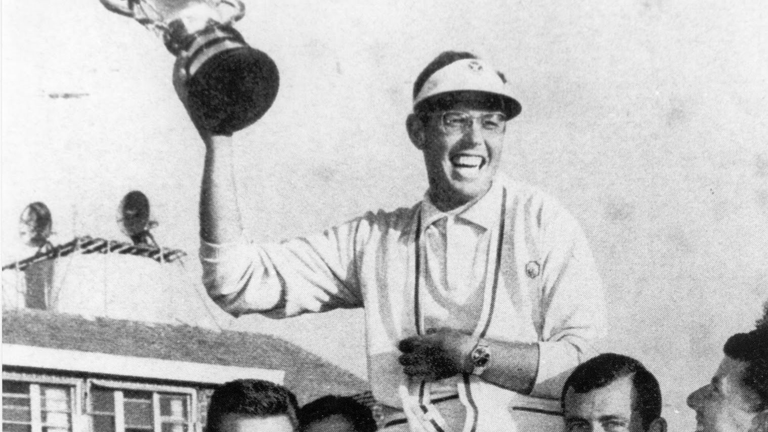 Australian golf community mourning death of 'one of our greatest players' Frank Phillips