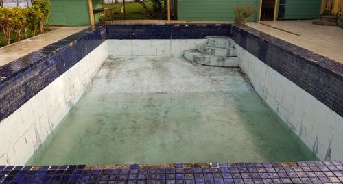 The harbourside hotel pool.