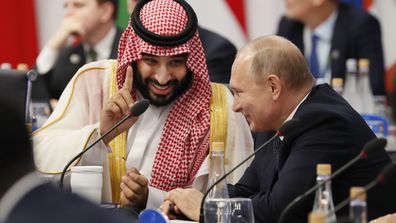 Prințul moștenitor al Arabiei Saudite Mohammed bin Salman, stânga, și președintele rus Vladimir Putin au zâmbet toți în timpul G20.