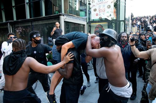 Following a social media post by the far-right activist known as Tommy Robinson, members of far-right linked groups have gathered around statues in London. Several statues in the UK have been targeted by Black Lives Matter protesters for their links to racism and the slave trade.