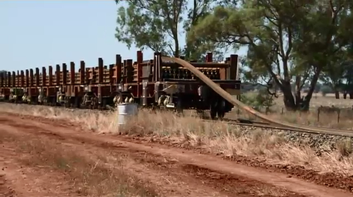Around 14,000 tonnes of steel tracks arrived in Peak Hill today. (9NEWS)