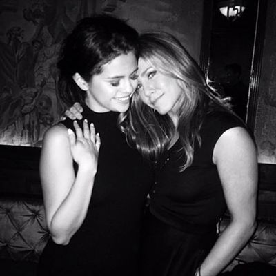 Selena Gomez meets her favourite actress Jennifer Aniston