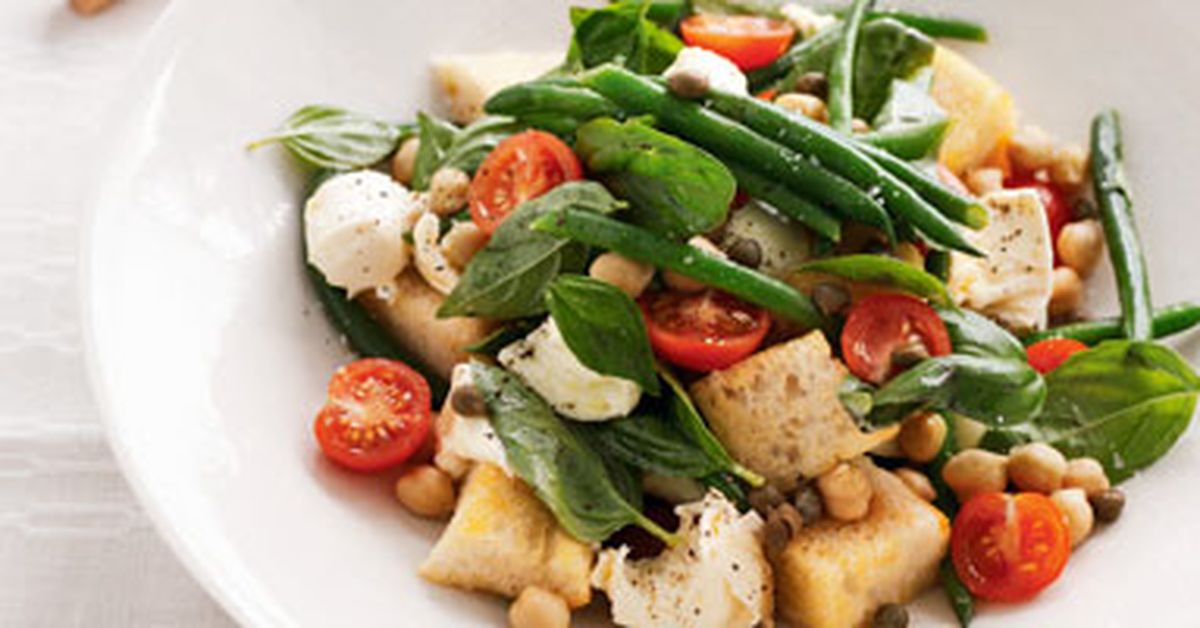 Bread salad with mozzarella - 9Kitchen