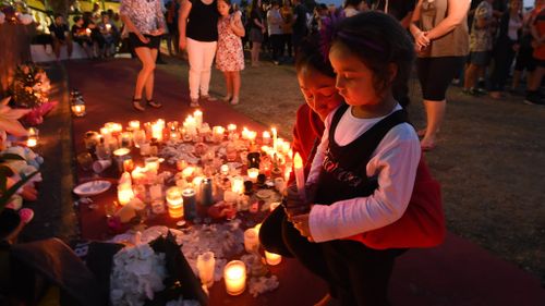 Mourners attend a candlelight vigil outside Dreamworld on October 28, 2016. (AAP)