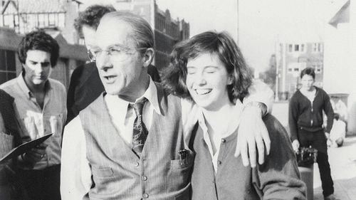 Hoffman and actress Anna Graham Hunter on the set of 'Death of a Salesman' in 1985. (Hollywood Reporter)