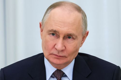 Il presidente russo Vladimir Putin partecipa all'incontro con i rappresentanti della regione russa del Daghestan per discutere la candidatura a nuovo capo della regione, al Cremlino a Mosca, giovedì 30 aprile 2026. (Mikhail Metzel/Sputnik, Kremlin Pool Photo via AP)