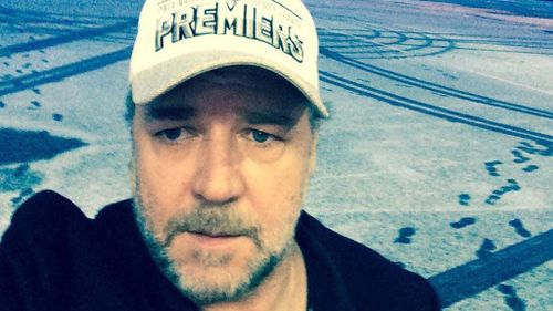 Russell Crowe snaps selfies after being ‘stood up’ by friends in Newfoundland