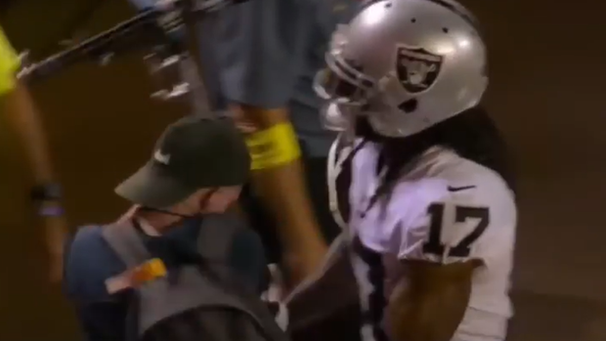 Raiders' Davante Adams charged for shoving photographer