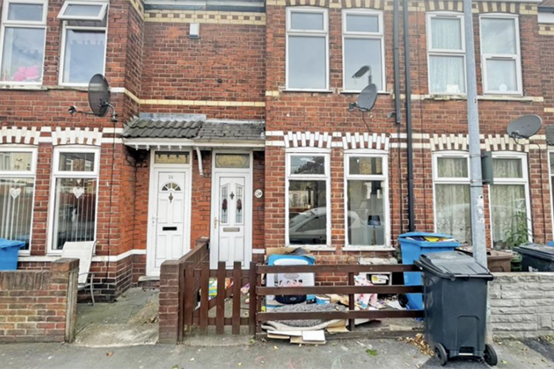 A bargain two-bedroom terrace house in Hull in the United Kingdom has gone on the market for $8,518