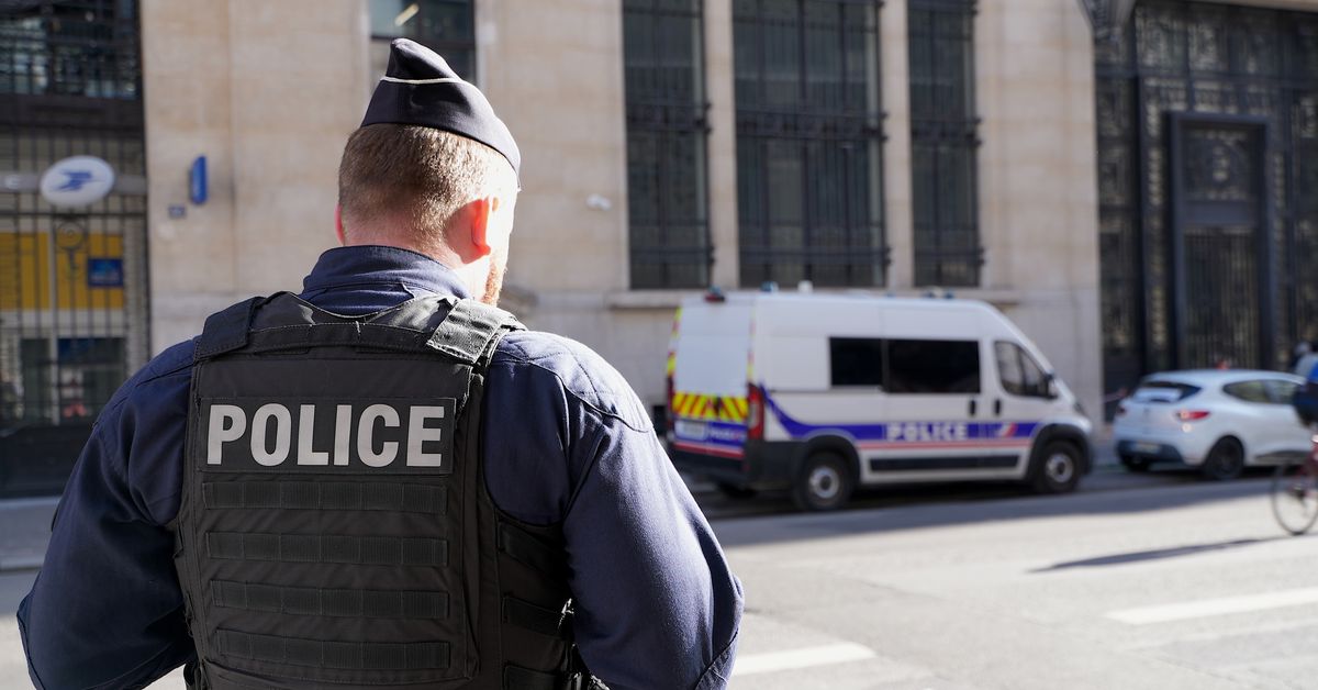 French police thwart suspected bombing in Paris