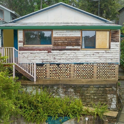 Ferocious auction behind $1.75m untouched Sydney cottage