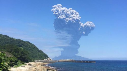 The plume of smoke could be seen from nearby islands. (Twitter/@takuyabluewhale)