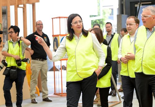 Annastacia Palaszczuk (centre) visits the TAFE Skill Centre at Acacia Ridge during the Queensland Election campaign today. (AAP)