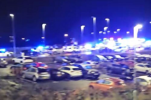 İki kişi gözaltına alındı.