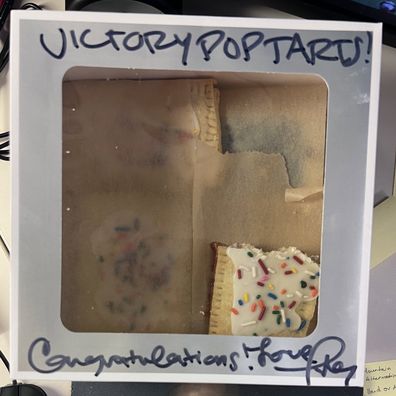 Chiefs coach shares Taylor Swift gifted him homemade pop tarts