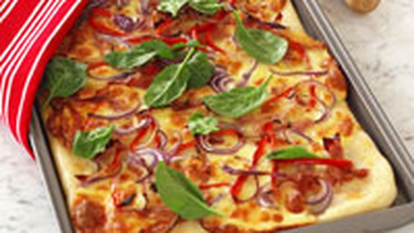 Red onion, capsicum and ham pizza