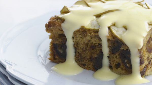 Date and apple pudding
