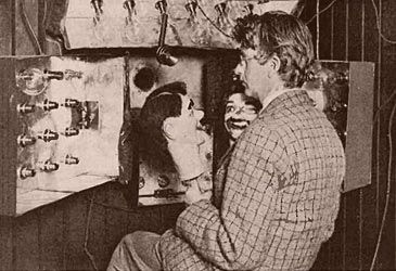 In which city in 1925 did John Logie Baird first sucessfully transmit a TV image?