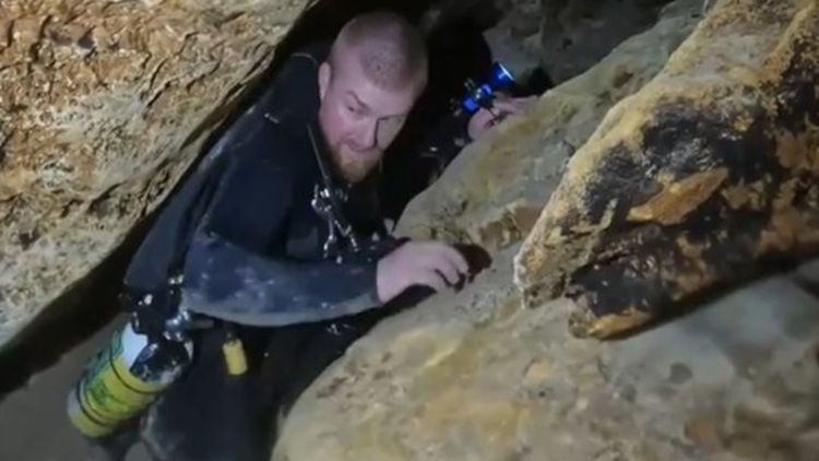 'Squeezing my face through mud': Aussie diver on 'pretty full on' operation to free villagers trapped in Laos