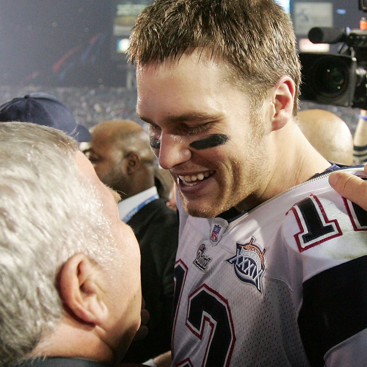 Patriots want to sign Tom Brady to 1-day contract, owner says 