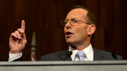 Polls indicate Shorten preferred leader, Abbott support slumps