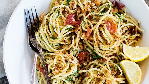 Spaghetti with parmesan and onion breadcrumbs and prosciutto