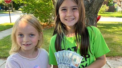 Kyleigh holding some of the money she raised from her lemonade stand. | Image courtesy of Brittany Ann Thimmesch/Facebook