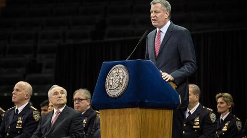 New York City mayor heckled at police graduation