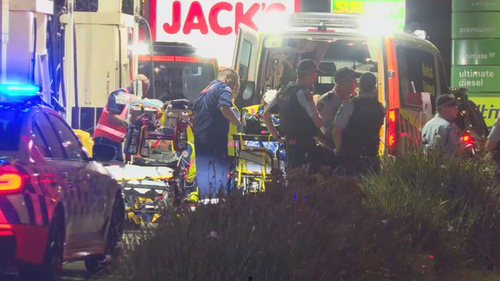 Un ragazzo sta lottando per la vita dopo essere caduto da un treno in Engadina, nel sud di Sydney.