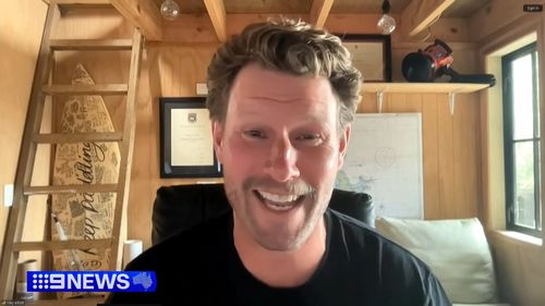 A cientista de tubarões Riley Elliot explicou que o desprendimento da etiqueta é 