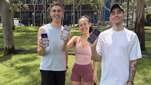 Mitch (a destra) è tornato su Pokémon GO qualche anno fa e ha convinto diversi amici a salire sul carro.