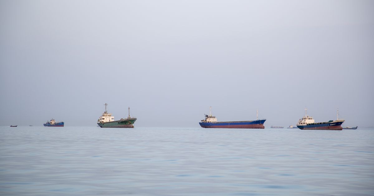 Trump orders US military to 'shoot and kill' Iranian small boats