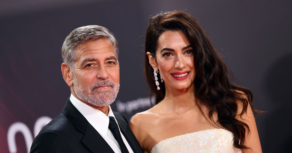 Clooney recalls fans filming, taking photos of him after