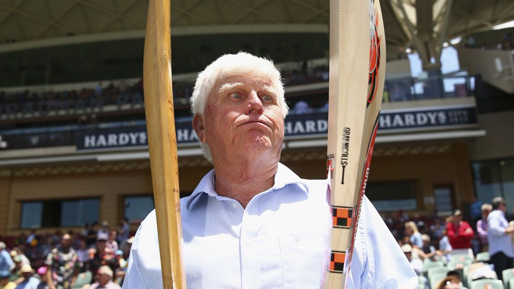 South African great Barry Richards compares one of his bats to David Warner's. (Getty)