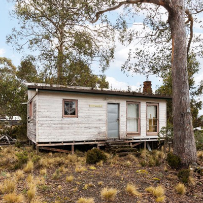 Bits ‘n’ Pieces shack in tiny Tasmanian town on the market for a tiny price