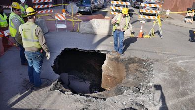 Această conductă de canalizare veche de 120 de ani este responsabilă pentru canalizarea din Minneapolis.  Cartier de sus