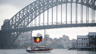 Indigenous flag on Harbour Bridge 