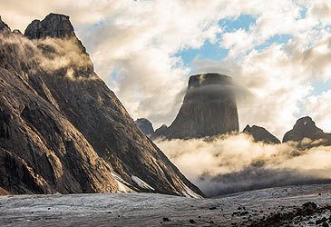 Where does Baffin Island rank amongst the world's largest islands by land area?