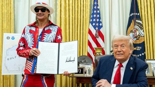Kid Rock nello Studio Ovale con Donald Trump.