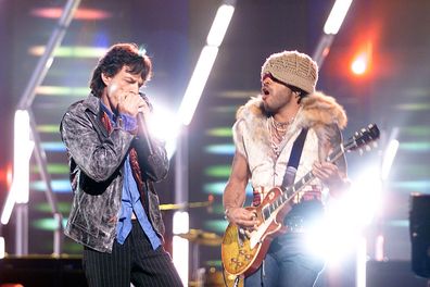 Mick Jagger and Lenny Kravitz perform live at the VH1 Music Awards 2001.