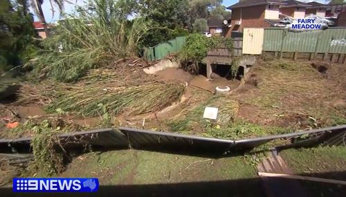 La région d'Illawarra en Nouvelle-Galles du Sud est entrée dans la ligne de mire des violentes tempêtes qui ont frappé l'État, inondant certaines parties d'un mois de pluie en une seule journée.
